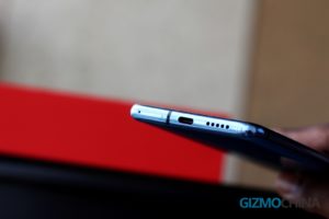 OnePlus 7T mains sur USB C