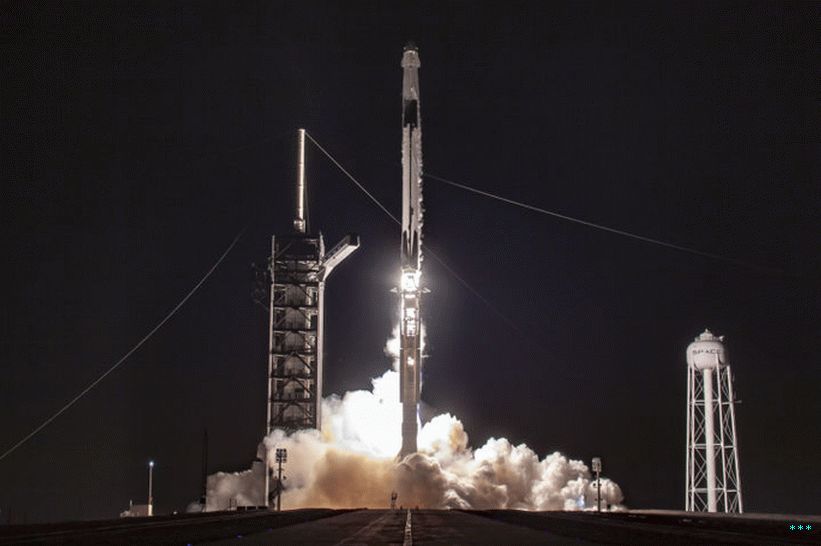 Une fusée Falcon 9 a été lancée samedi matin à partir du Kennedy Space Center avec le vaisseau spatial Crew Dragon.
